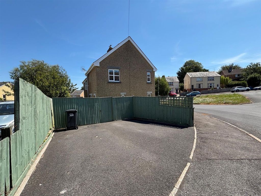 Property photo 2 of 17 4356 New Parking.Jpg