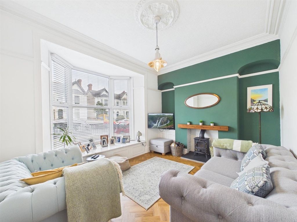 Property photo 3 of 19 Cam04045G0-Pr0066-Still004.Jpg