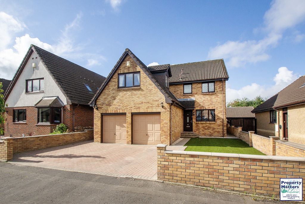 Property photo 1 of 27 4 Bedroom Detached Villa