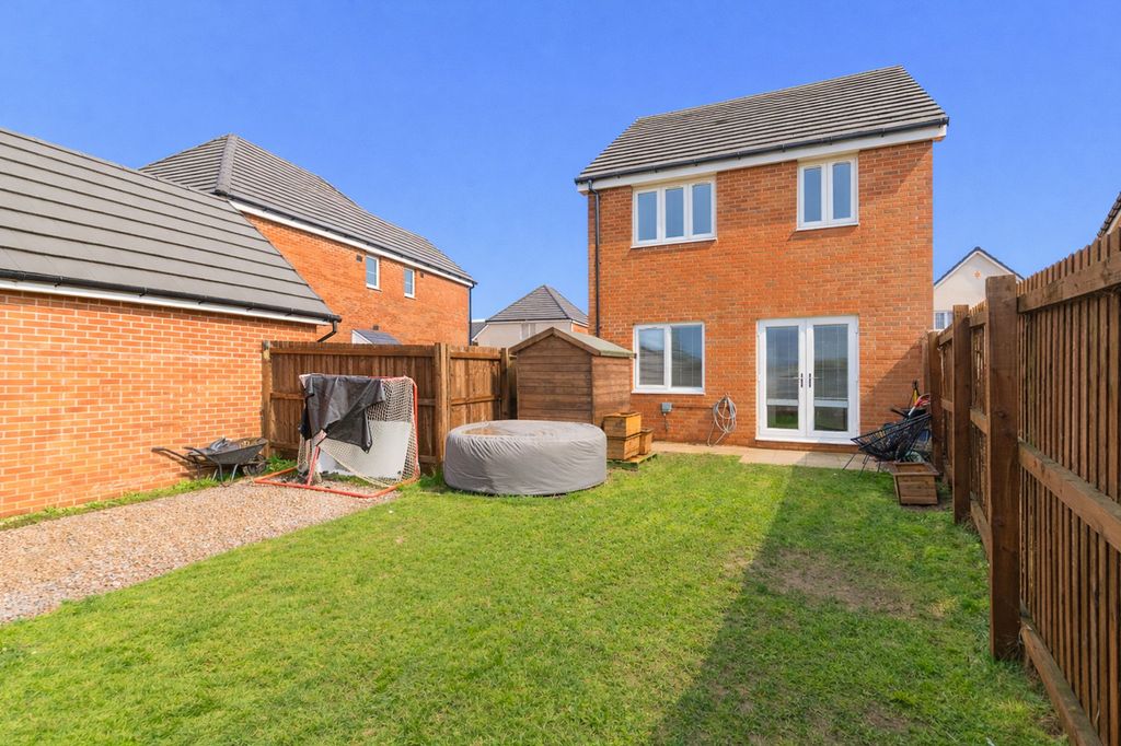 Property photo 2 of 21