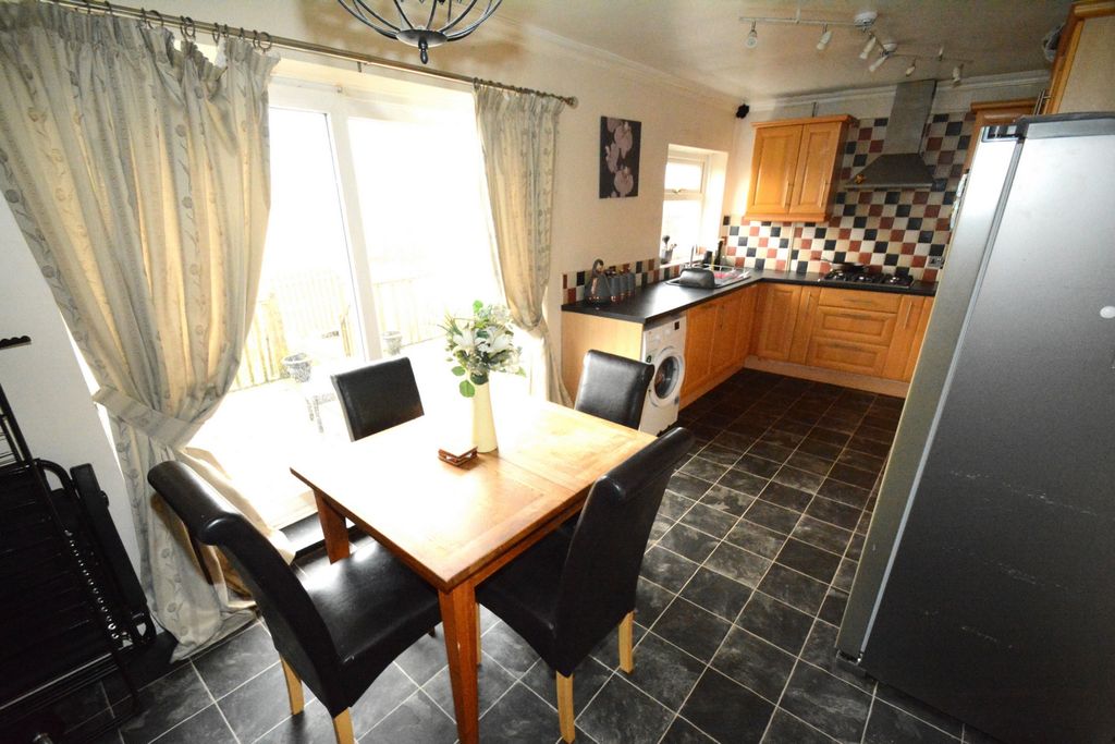 Property photo 3 of 12 Kitchen Diner