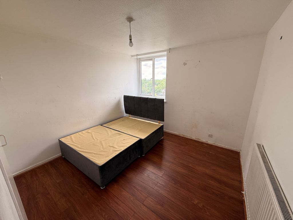 Property photo 1 of 6 Bedroom
