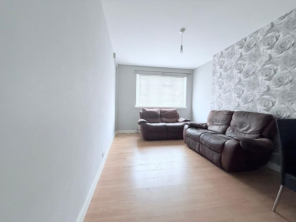 Property photo 2 of 11 98A Victoria Road, Ruislip, Ha4 0Al (6)