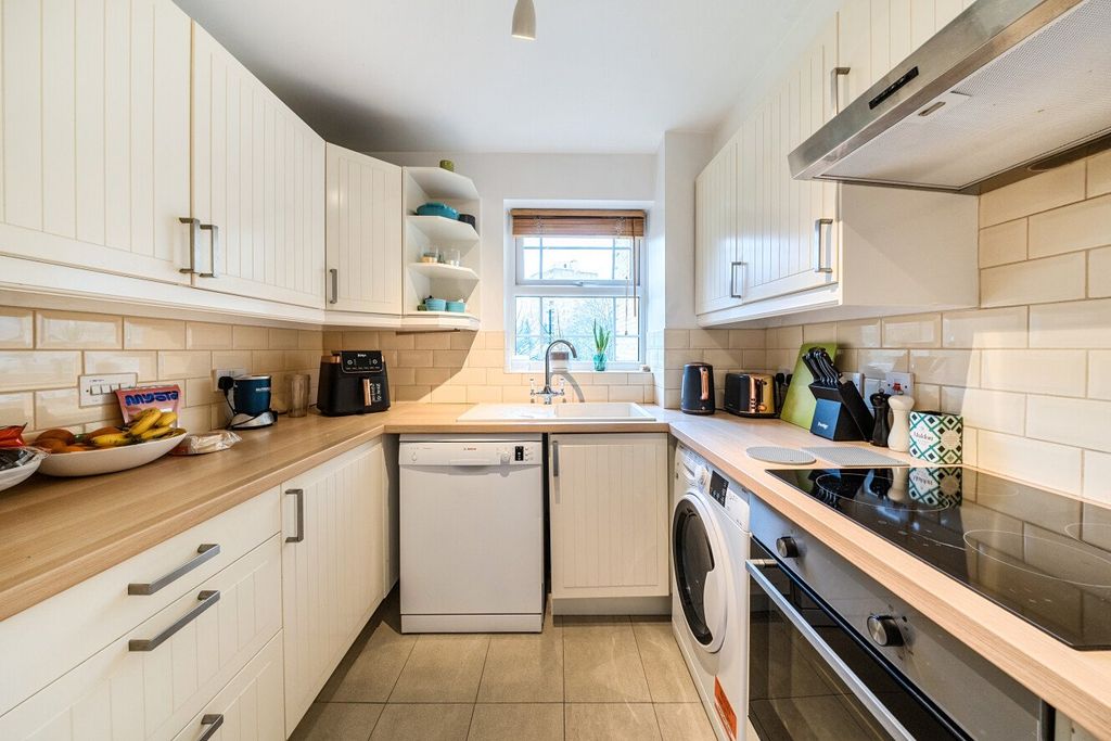 Property photo 2 of 15 Picture No. 14