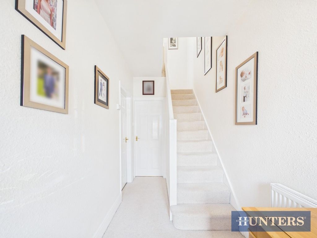 Property photo 2 of 17 Entrance Hall