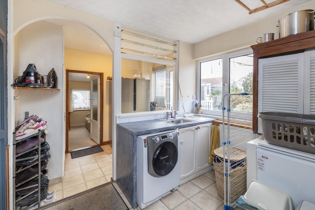 Additional image 10 of 4 bed detached house to rentLa Route De La Hougue Du Pommier, Castel, Guernsey GY5