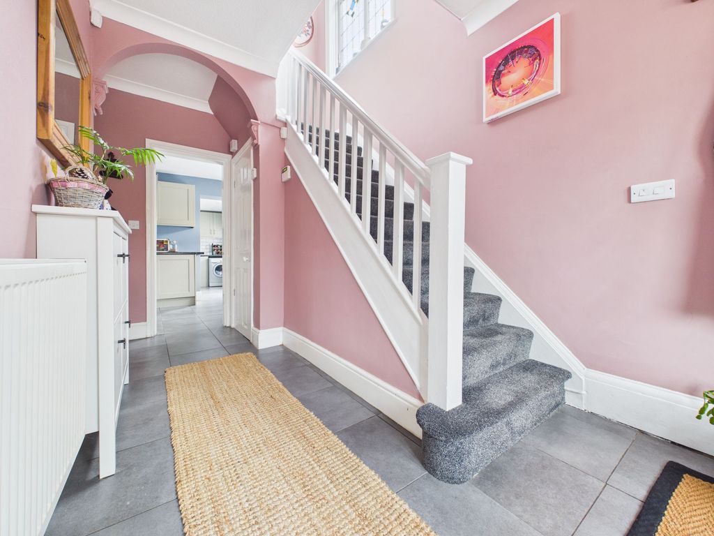 Property photo 2 of 24 Entrance Hall