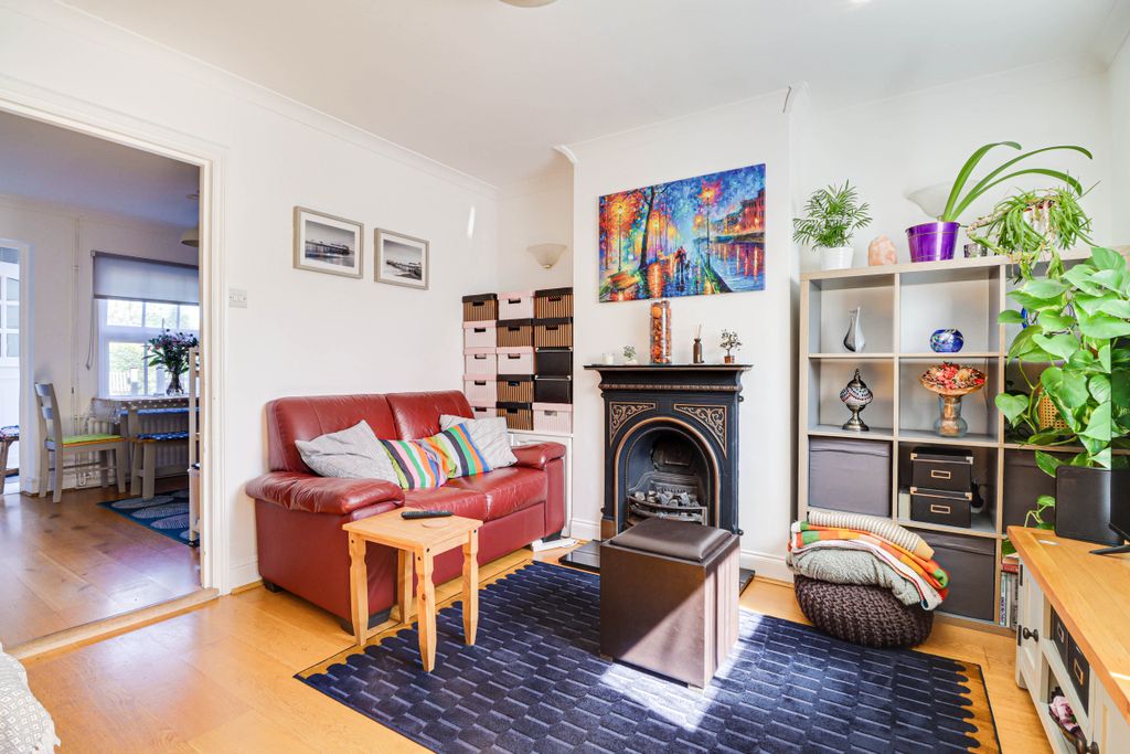 Property photo 2 of 11 Lounge