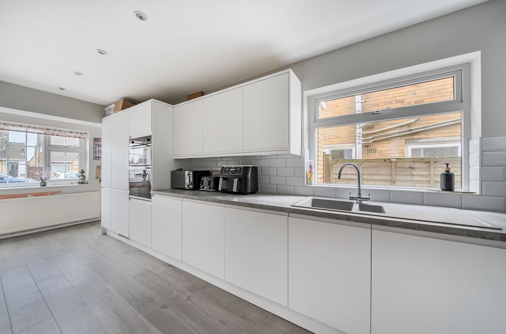 Property photo 2 of 13 139381812696650784B6F3