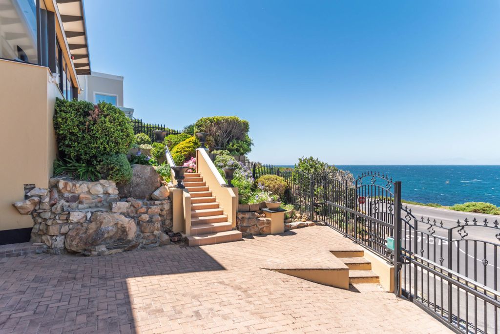 Property photo 2 of 31 Fh1734730