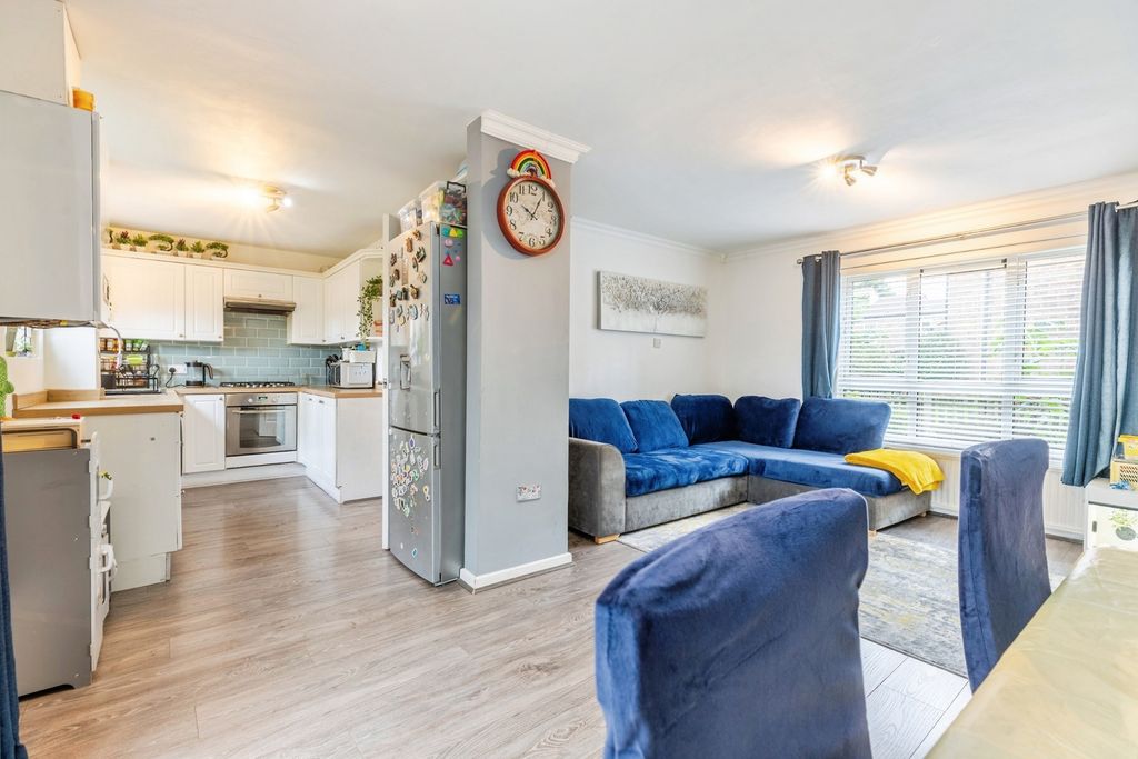 Property photo 3 of 17 Pbox-Img.Jpg