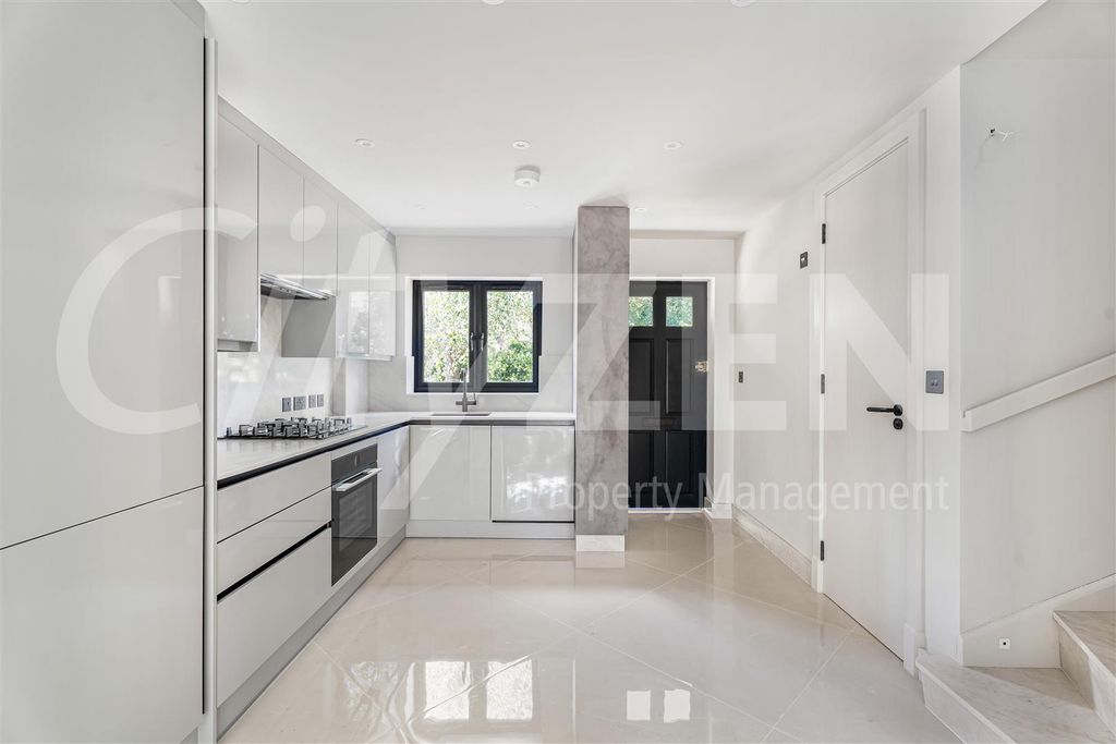 Property photo 1 of 26 Reception/Kitchen