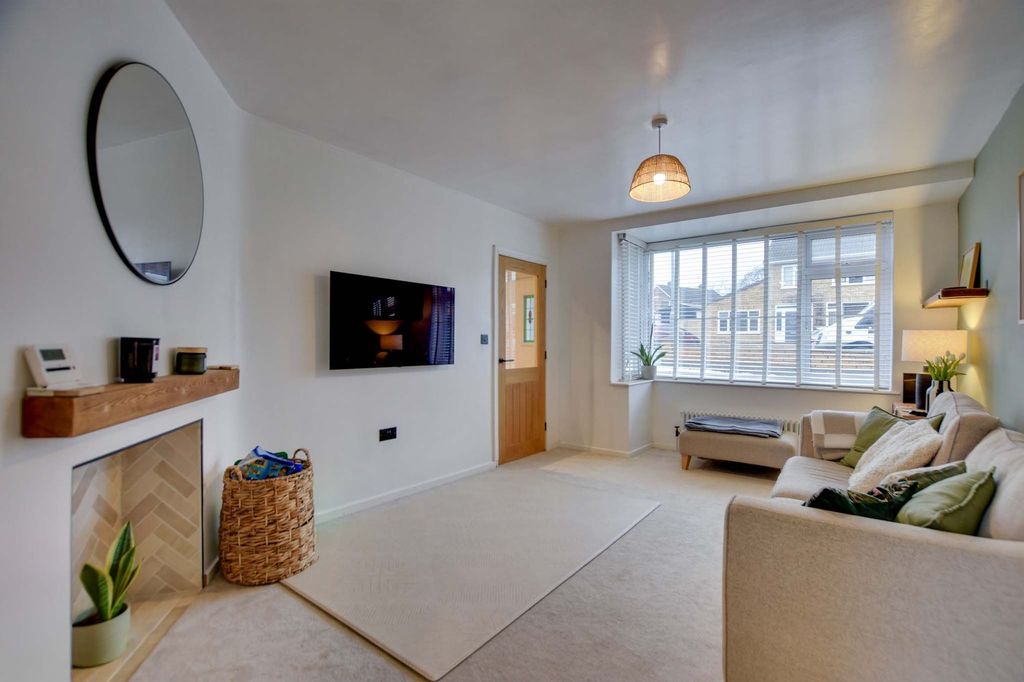 Property photo 2 of 27