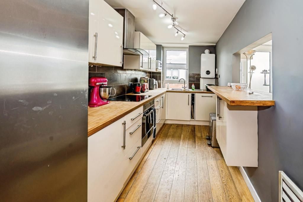Property photo 3 of 21 Kitchen