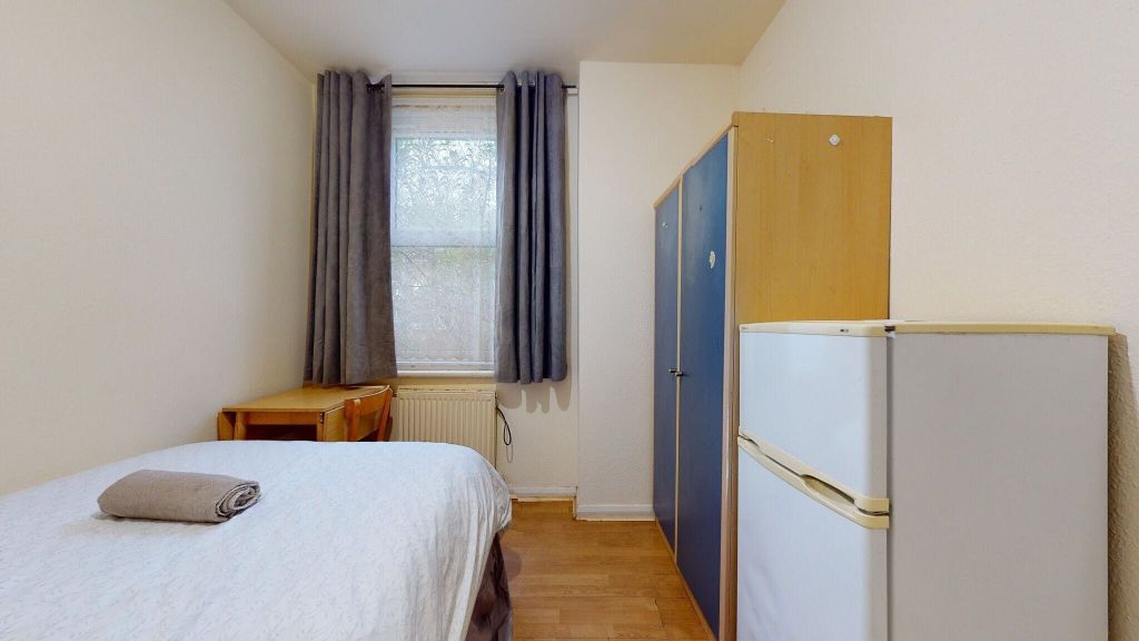 Property photo 2 of 4 Bedroom