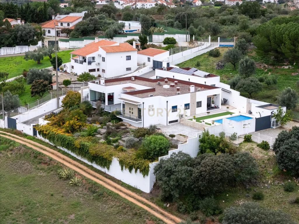 Property photo 1 of 62