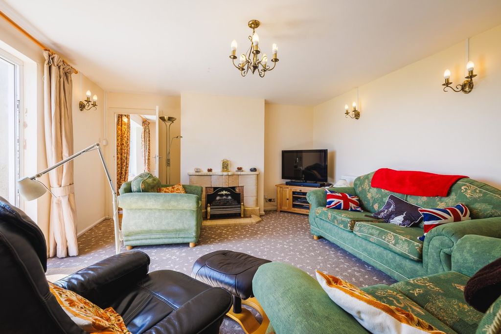 Property photo 3 of 27