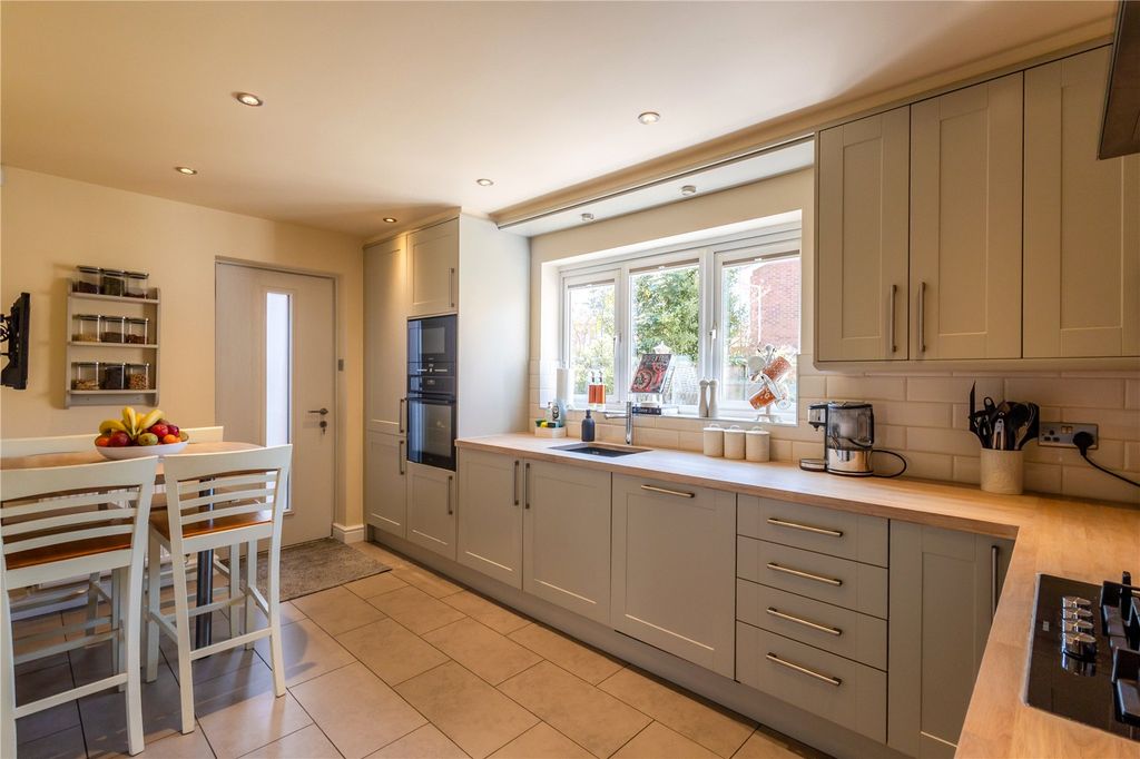 Property photo 2 of 38 Picture No. 85