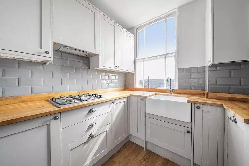 Property photo 3 of 11 Kitchen.Jpeg