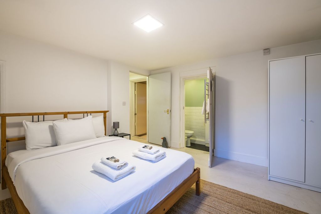 Property photo 3 of 31