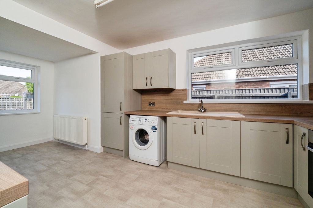 Property photo 2 of 23 Kitchen