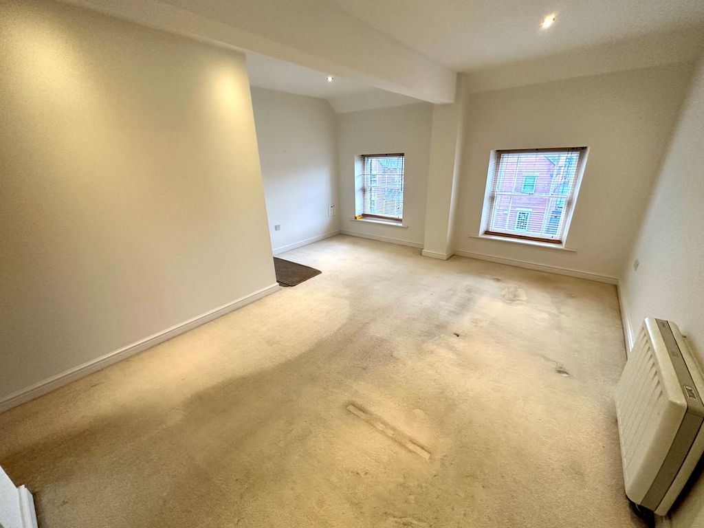 Property photo 3 of 7 Living Room