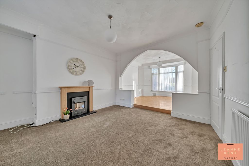 Property photo 3 of 32
