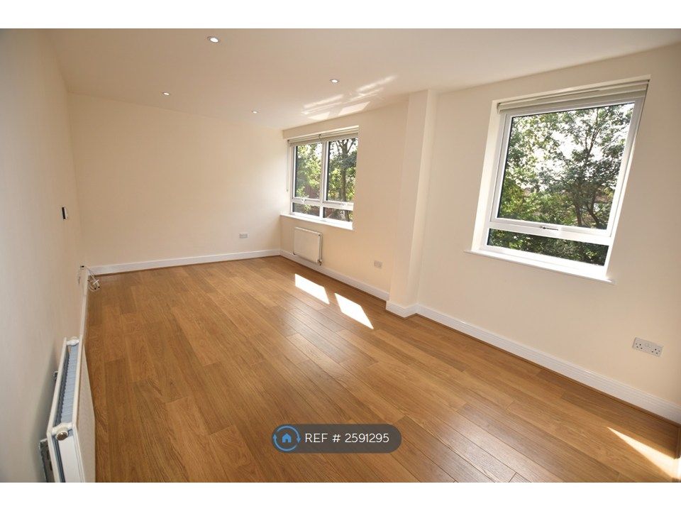 Property photo 3 of 16 Living Room
