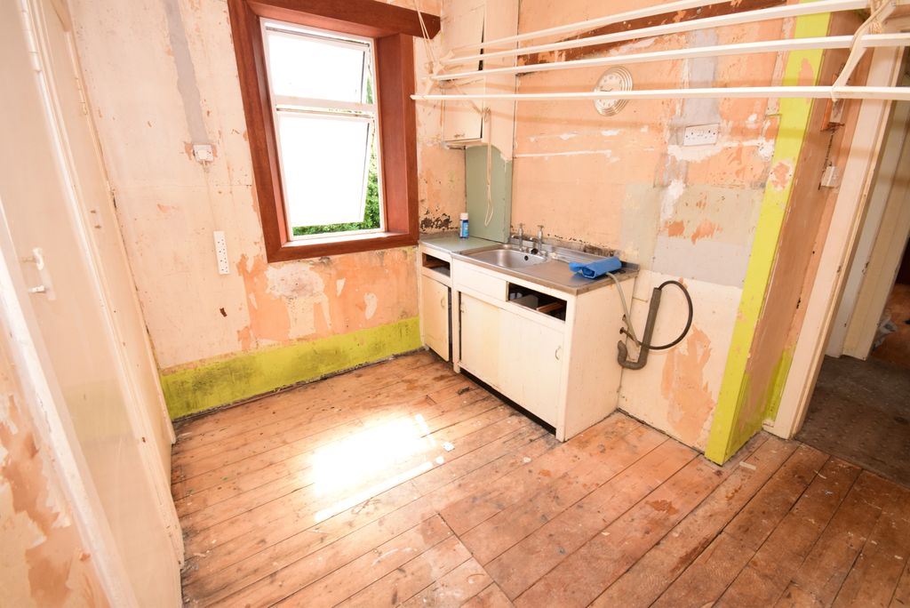Property photo 3 of 9 Gallery