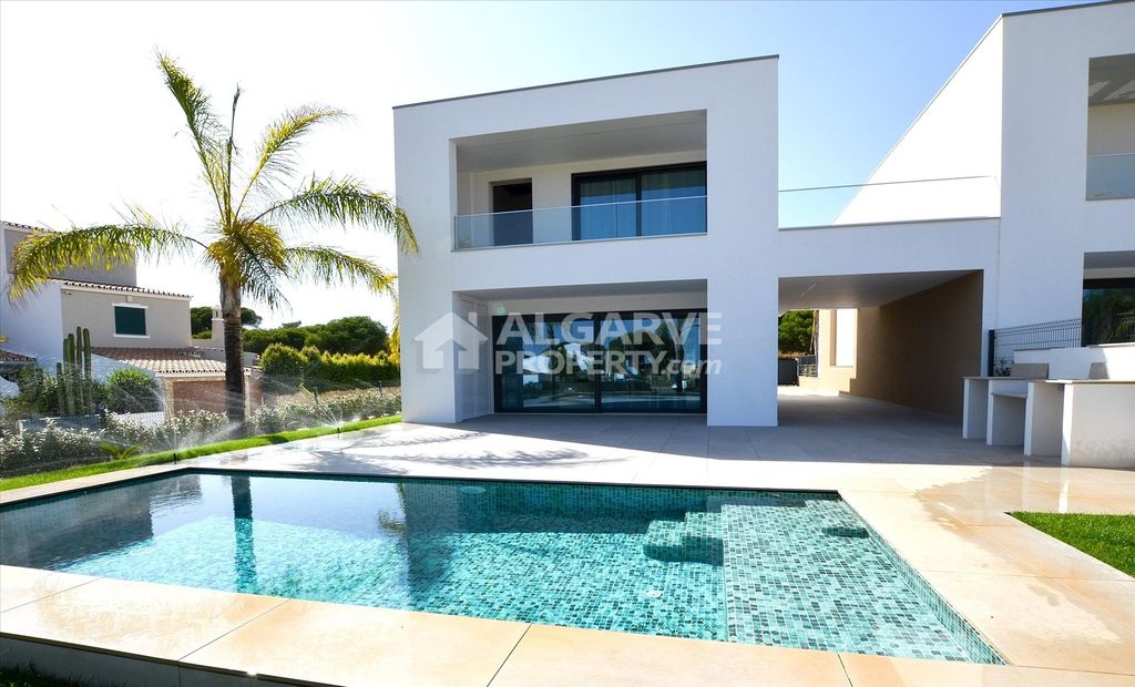 Property photo 1 of 31 Contemporary Style 3 Bedroom Villas With Garden And Swimming Pool Near Vilamoura/Vila Sol, Algarve