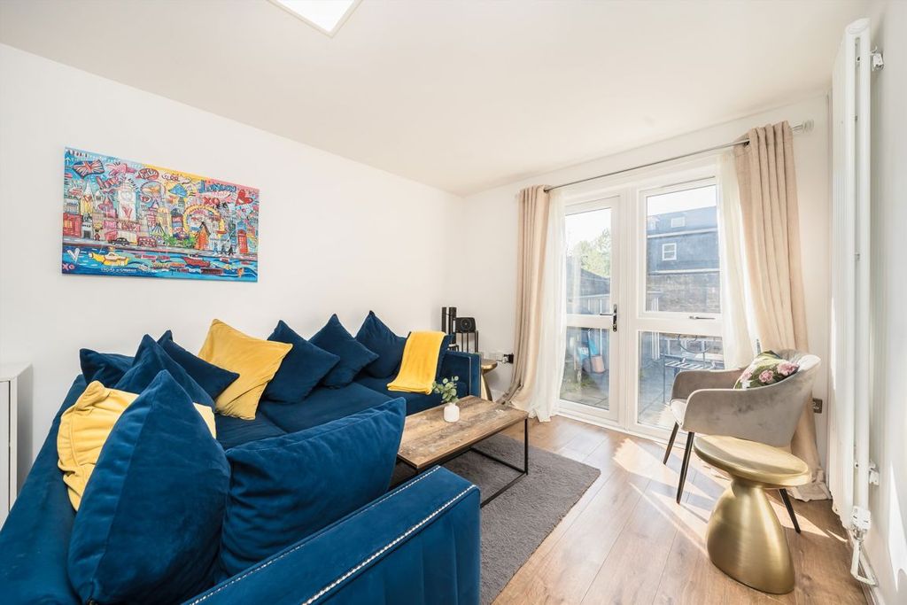 Property photo 2 of 6