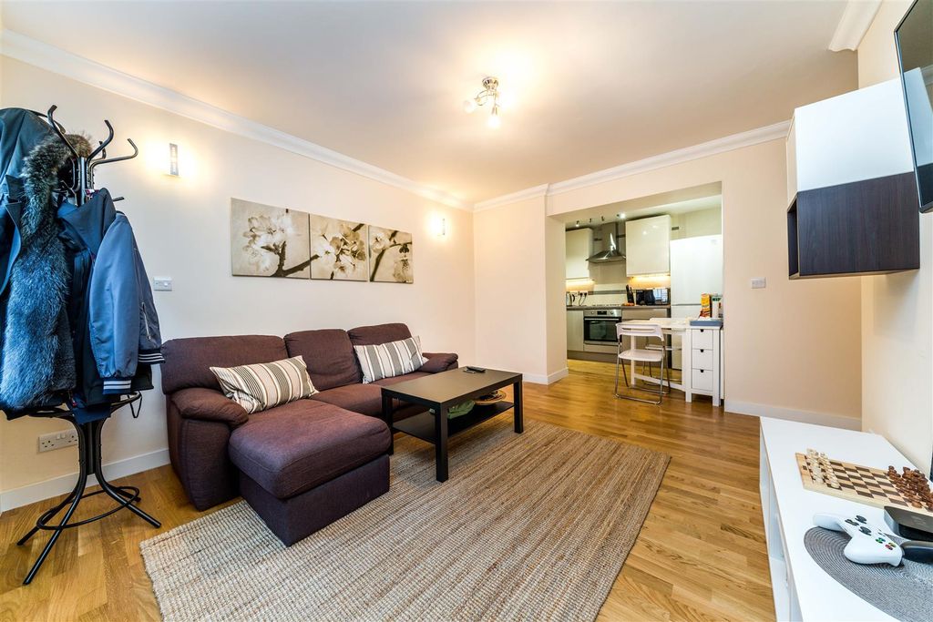 Property photo 3 of 8