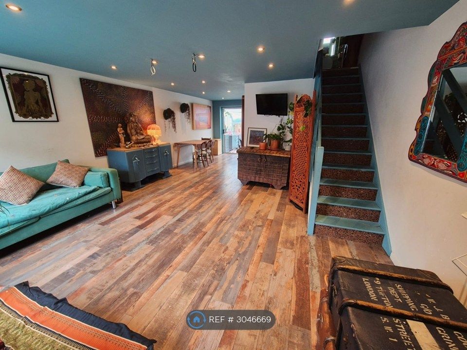 Property photo 2 of 12 Living Room