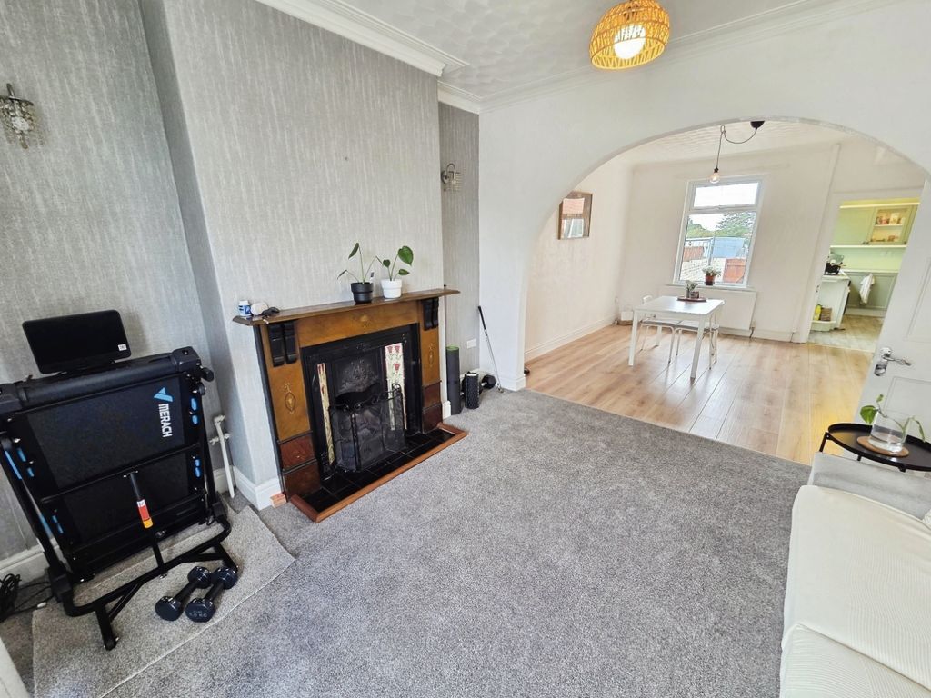 Property photo 2 of 19 Pbox-Living_Room-329742.Jpg