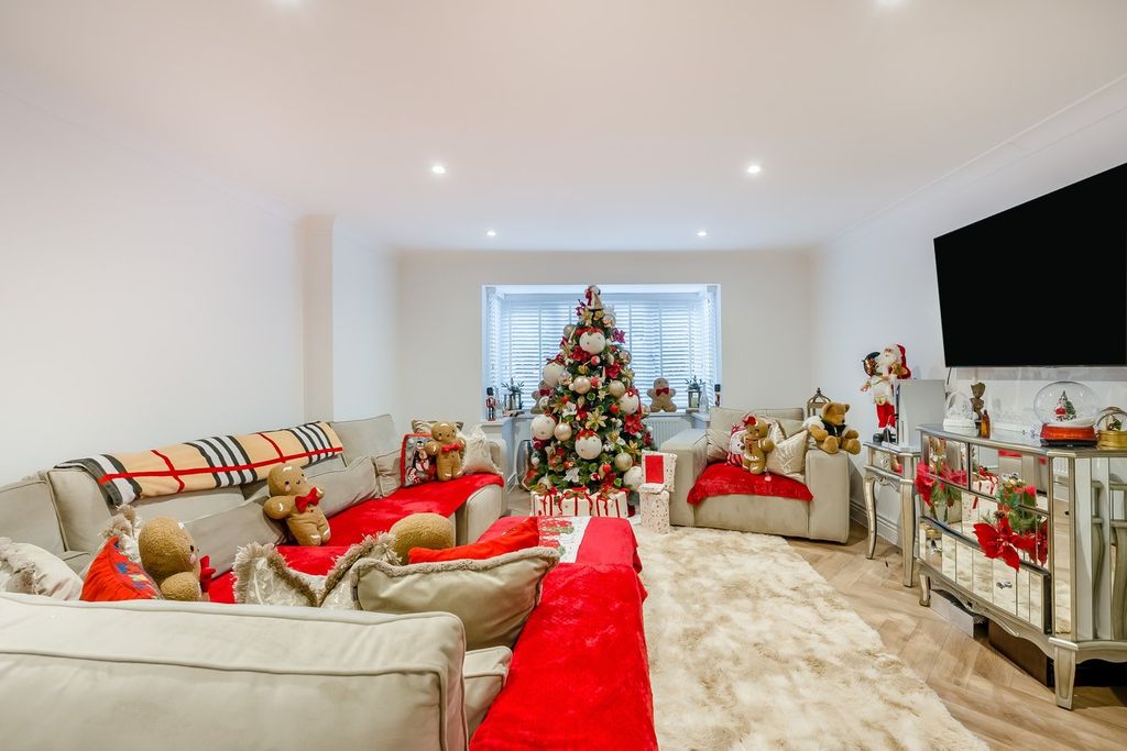 Property photo 2 of 29