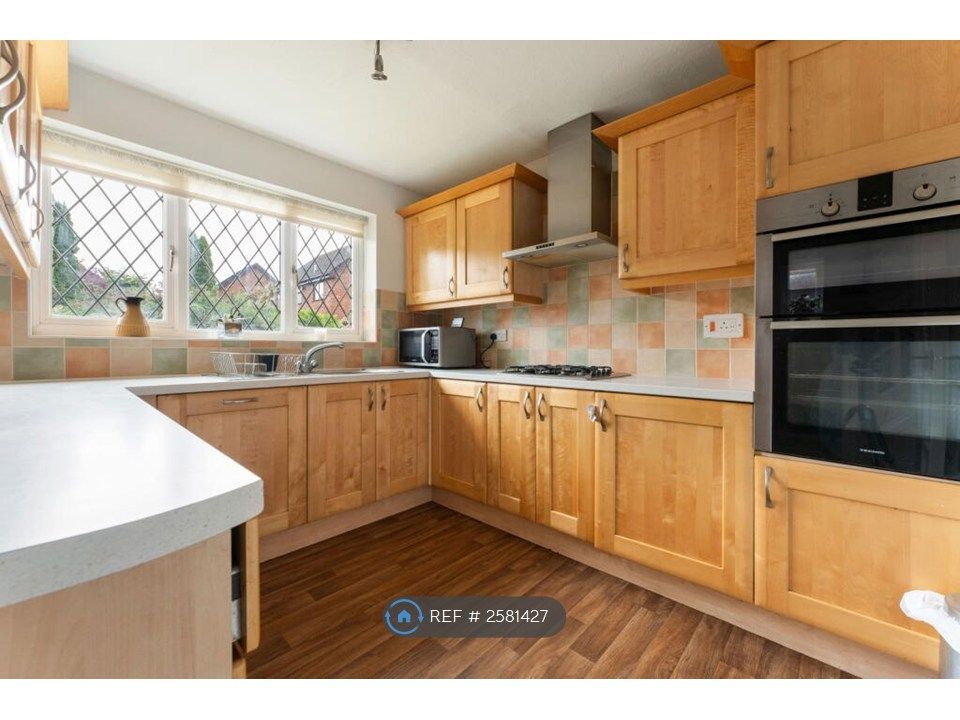 Property photo 3 of 11 Kitchen