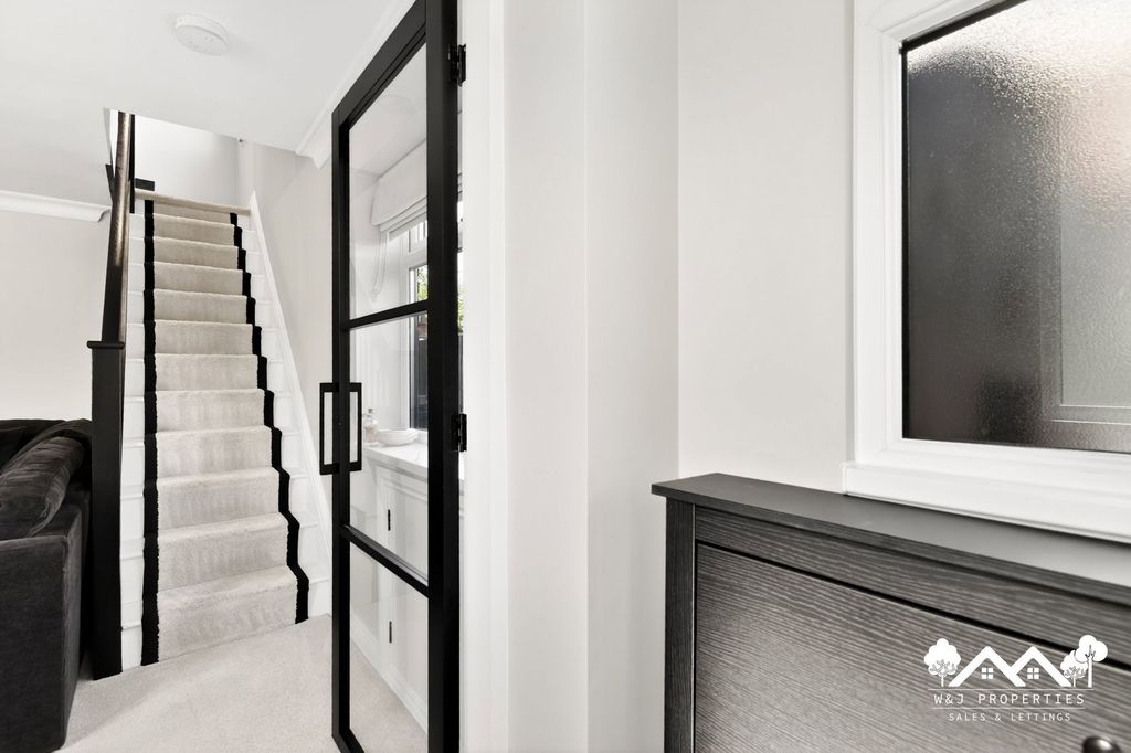 Property photo 2 of 35