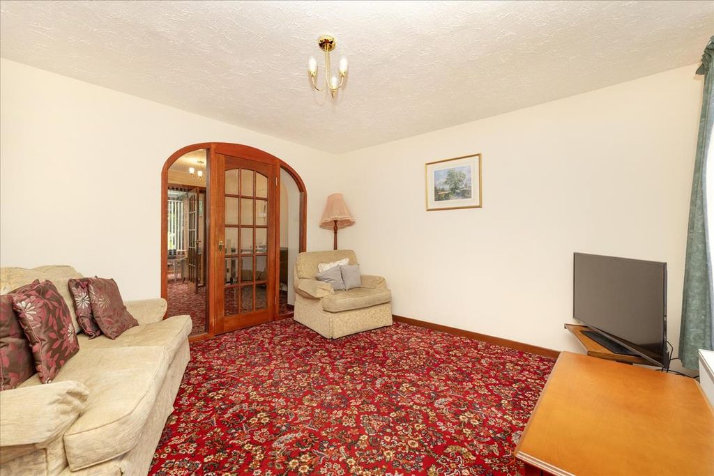 Property photo 3 of 27