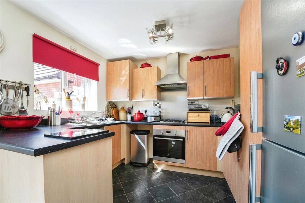 Property photo 2 of 20 Kitchen