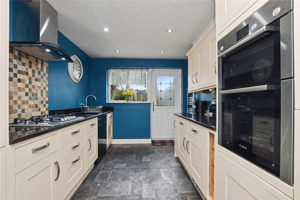 Property photo 3 of 23 Picture No. 11