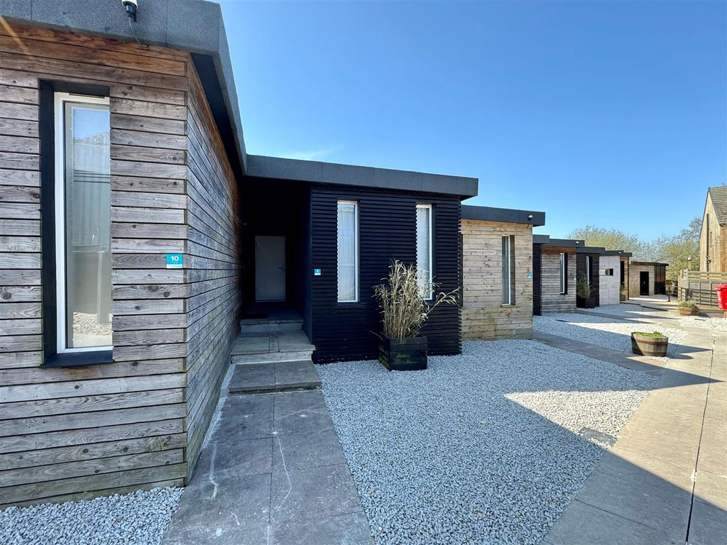 Property photo 1 of 10 9 Drydock