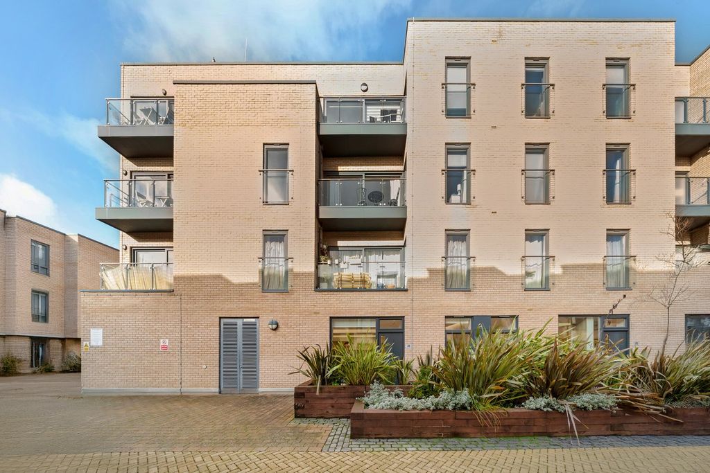 Property photo 2 of 12