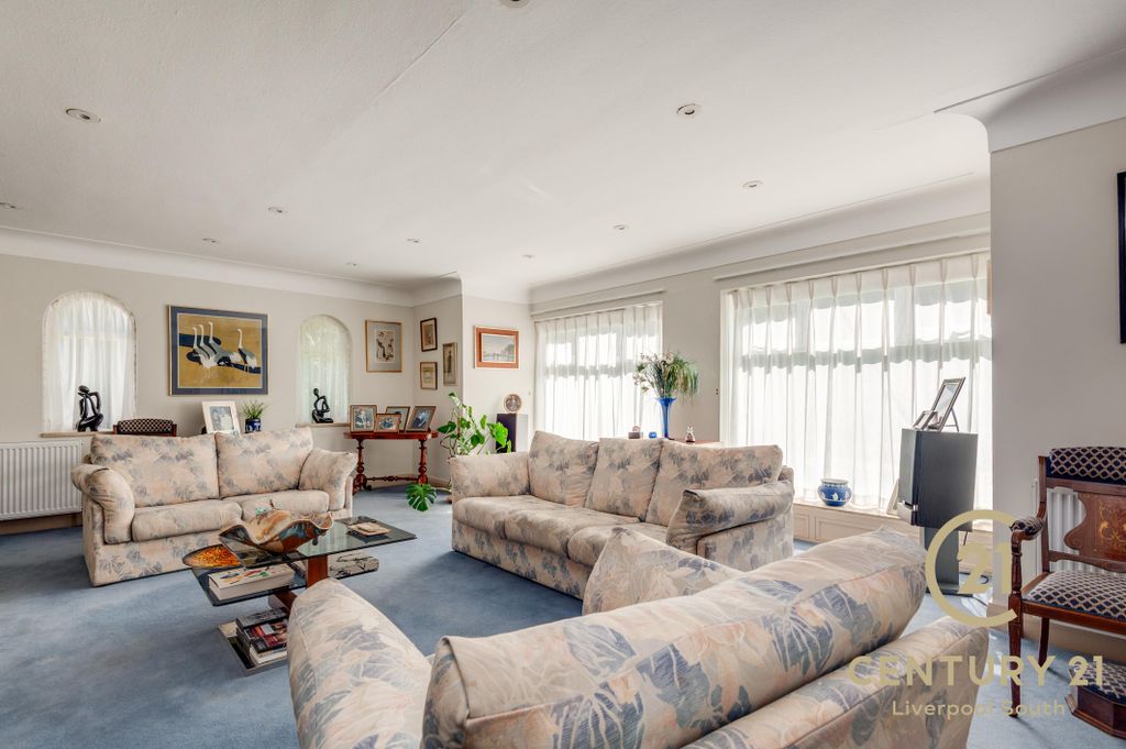 Property photo 2 of 33