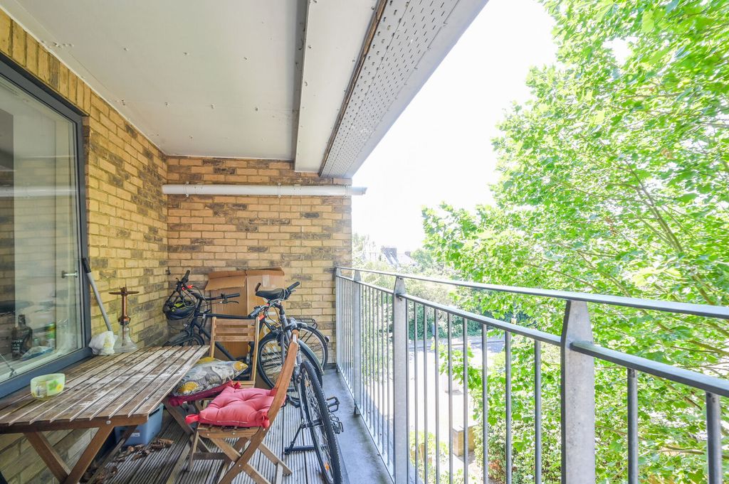 Property photo 3 of 6