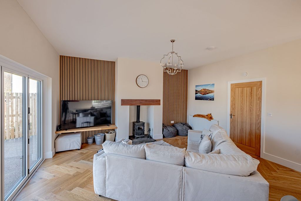 Property photo 2 of 40