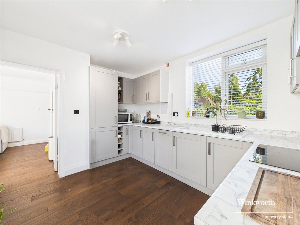 Property photo 3 of 8 Kitchen