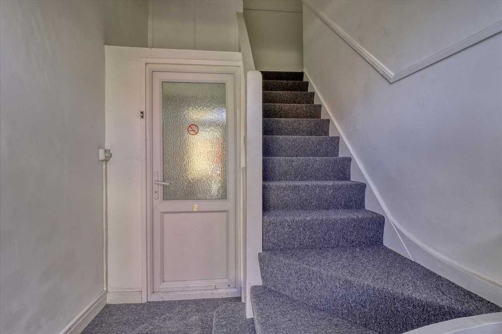 Property photo 2 of 8 Entrance Hall