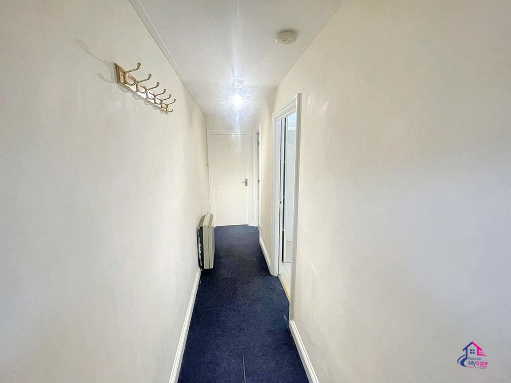 Property photo 3 of 10 Hallway
