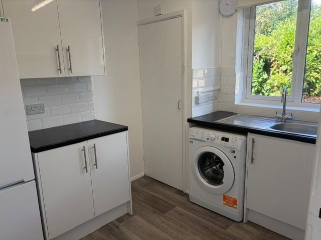 Property photo 3 of 7 14 Eady Kitchen 2