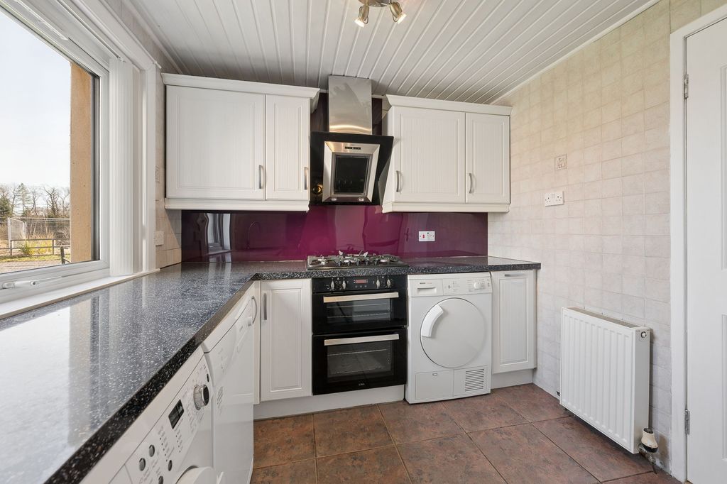 Property photo 2 of 18 Kitchen